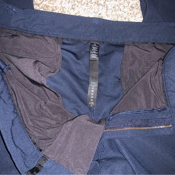 Lululemon Men's Commission Classic-Tapered Golf Pant 27", Size 34, Navy - Picture 6 of 6